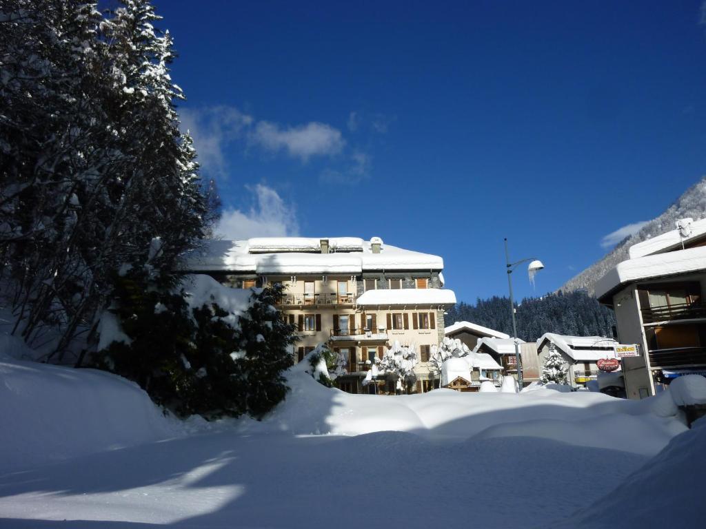 Hotel Restaurant La Couronne Шамони Екстериор снимка