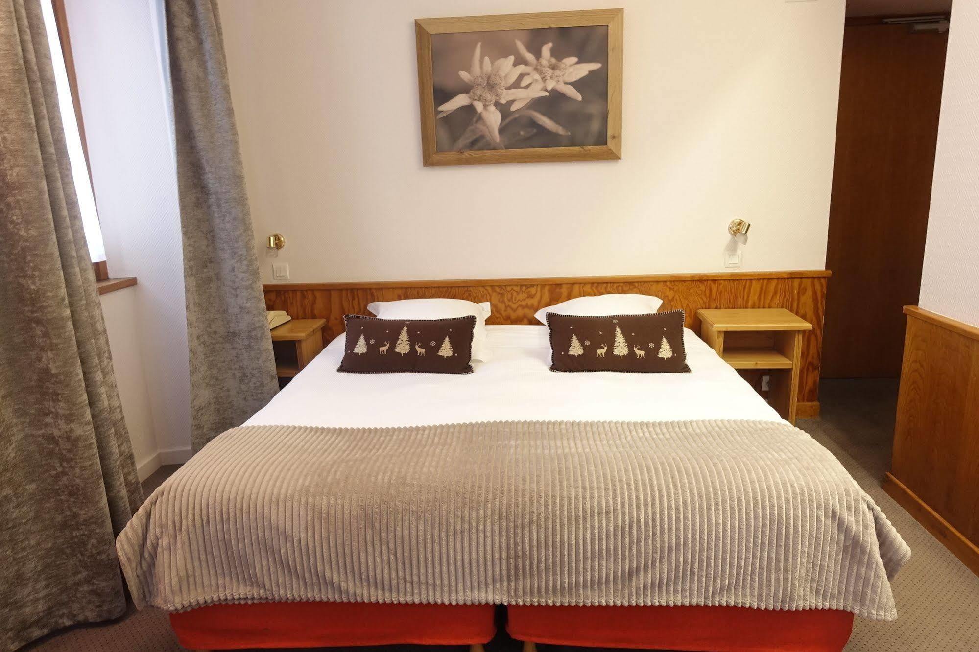 Hotel Restaurant La Couronne Шамони Екстериор снимка